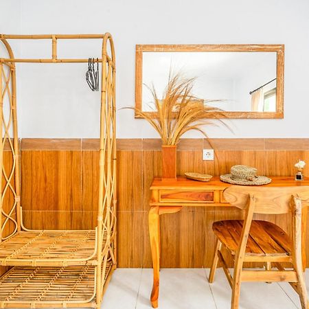 Pantai Guesthouse Canggu Esterno foto